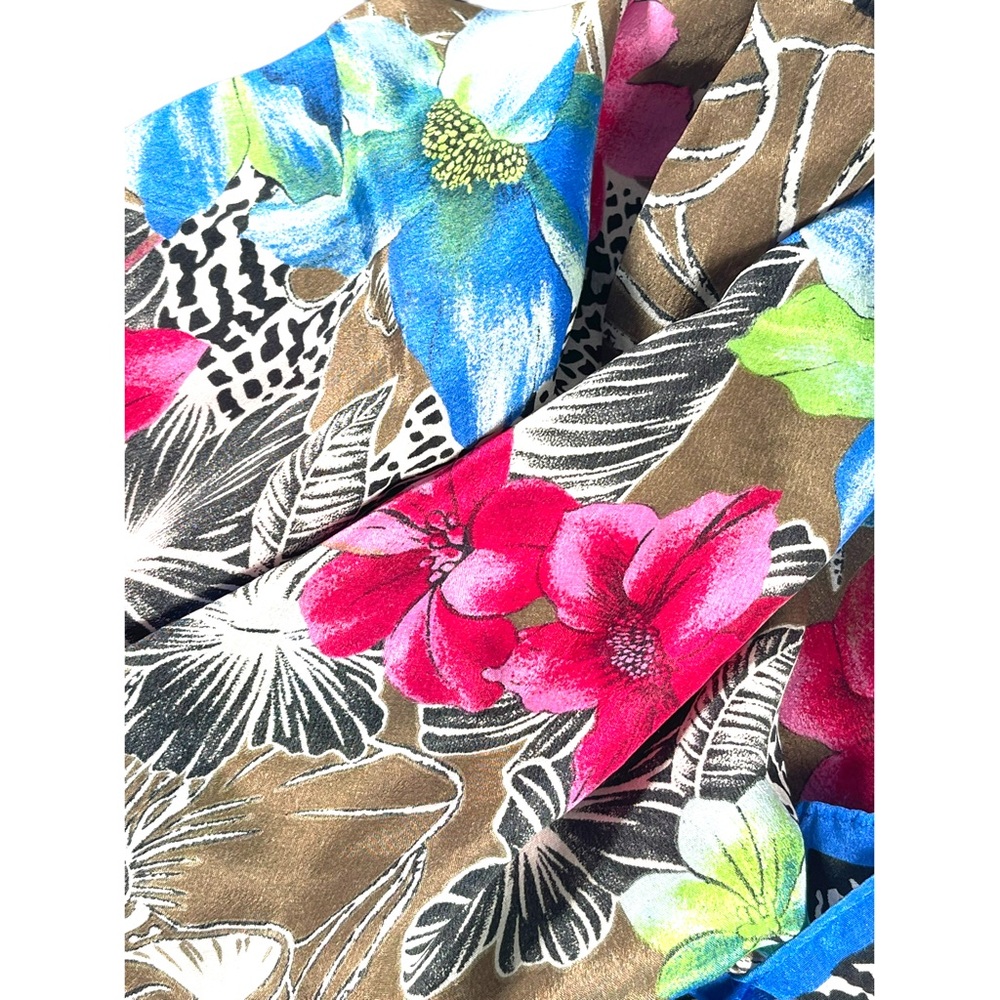 Vintage 1960s VERA Hawaiian flower silk scarf - Picture 3 of 8